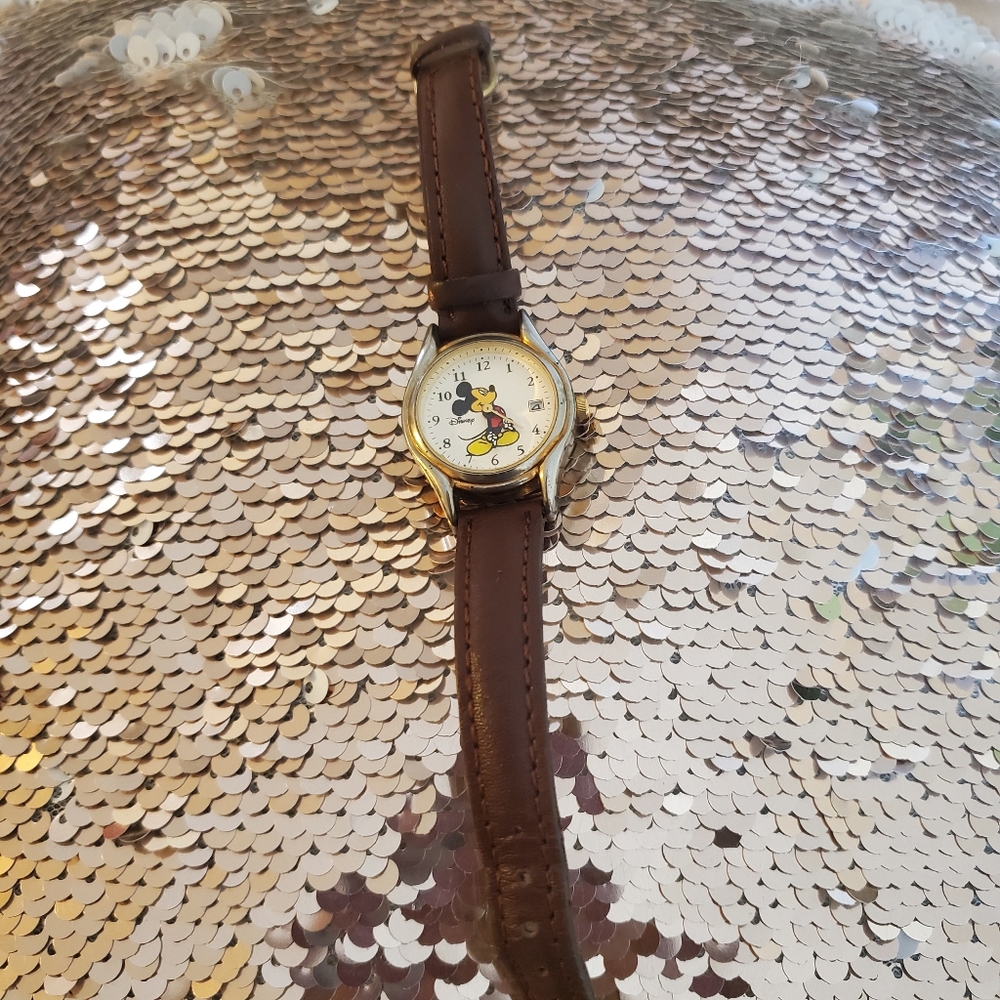 Disney Mickey Mouse vintage Watch brown leather band - Picture 1 of 8